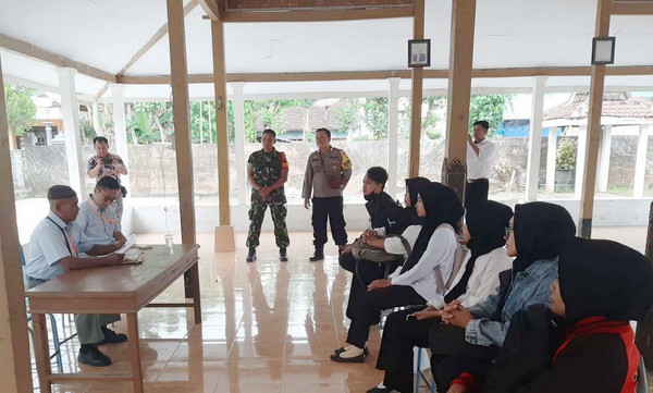 You are currently viewing Sertu Budi Dampingi Seleksi Perangkat Desa Ngentrong dengan Transparan