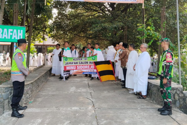 Read more about the article Babinsa Desa Balerejo Amankan Kegiatan Manasik Haji Madrasah Ibtidaiyah
