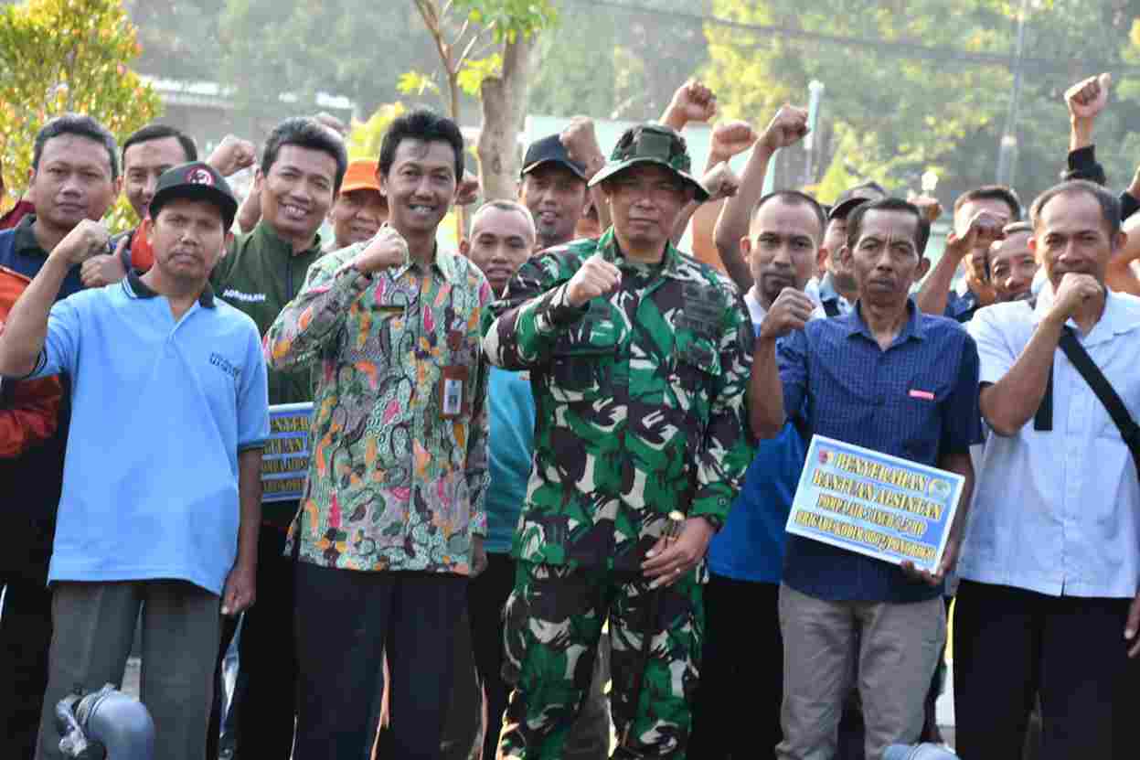Read more about the article Dandim 0802/Ponorogo Serahkan Bantuan Pompa Air Brigade kepada Para Petani