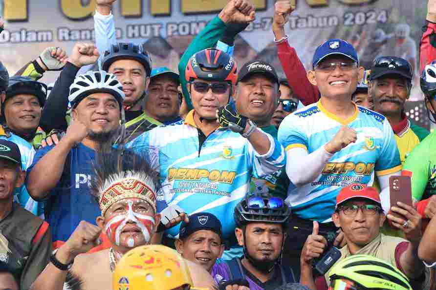 Read more about the article Semarakkan HUT POMAD, Pangdivif 2 Kostrad Ikuti Gowes