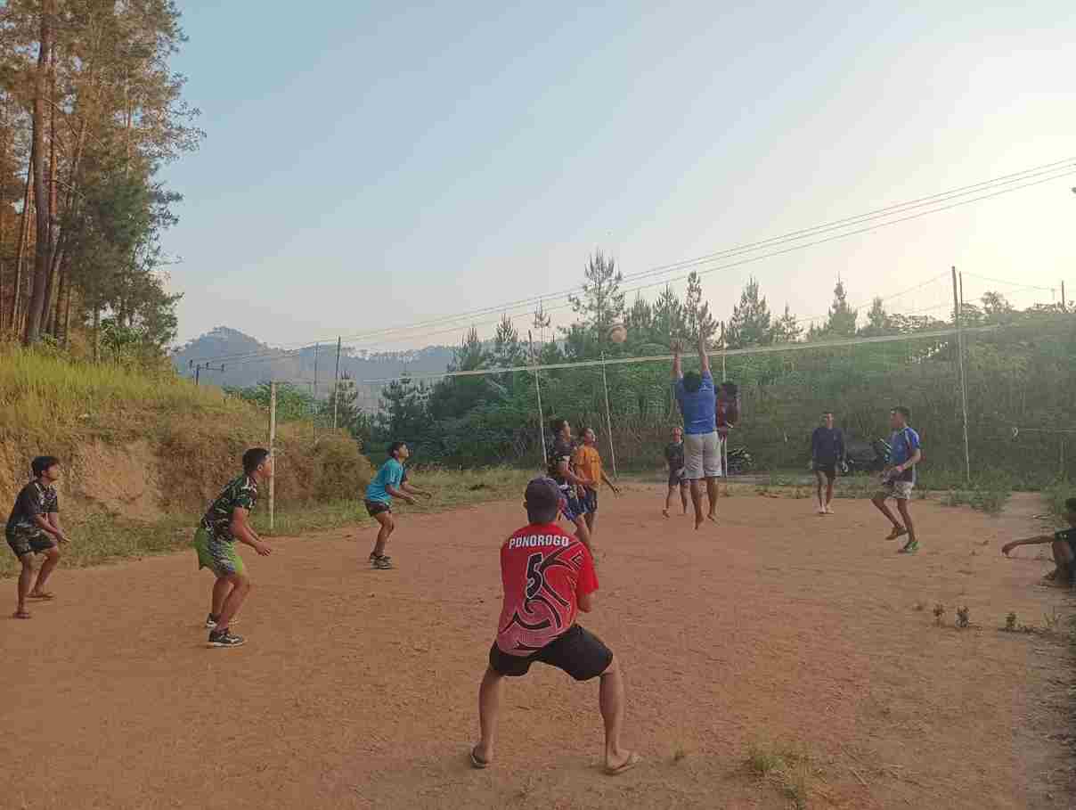 You are currently viewing Komsos TMMD 121: Olahraga Voli Pererat Hubungan TNI dan Warga