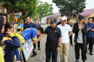 Read more about the article Olahraga Eratkan Silaturahmi, Danrem 043/Gatam Turun ke Lapangan