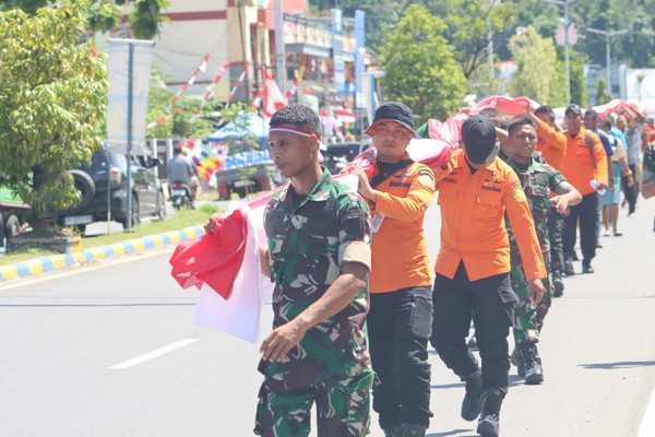 You are currently viewing Forkopimda dan Warga Manokwari Ukir Rekor Bendera Nasional