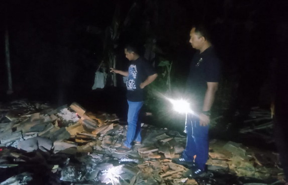 You are currently viewing Rumah Warga Kampung Gisting Jaya Habis Oleh Sijago Merah