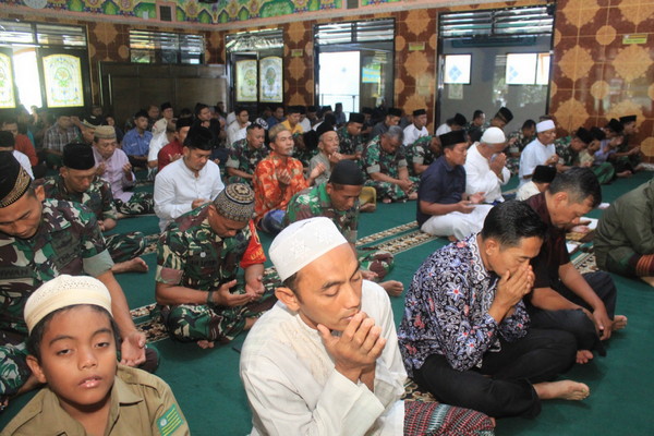 Read more about the article Doa Bersama Kodim 0806/Trenggalek Peringati Hari Juang ke-79 TNI AD dan HUT ke-76 Kodam V/Brawijaya