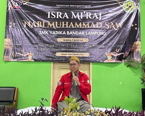 You are currently viewing Dosen Darmajaya Hadir sebagai Pemateri dalam Peringatan Isra Mi’raj SMK Yadika Bandar Lampung