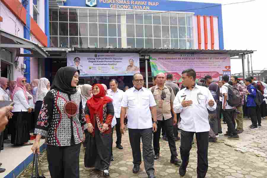 You are currently viewing Pj Gubernur Lampung Pantau Pelayanan Kesehatan Gratis Puskesmas Gedong Tataan