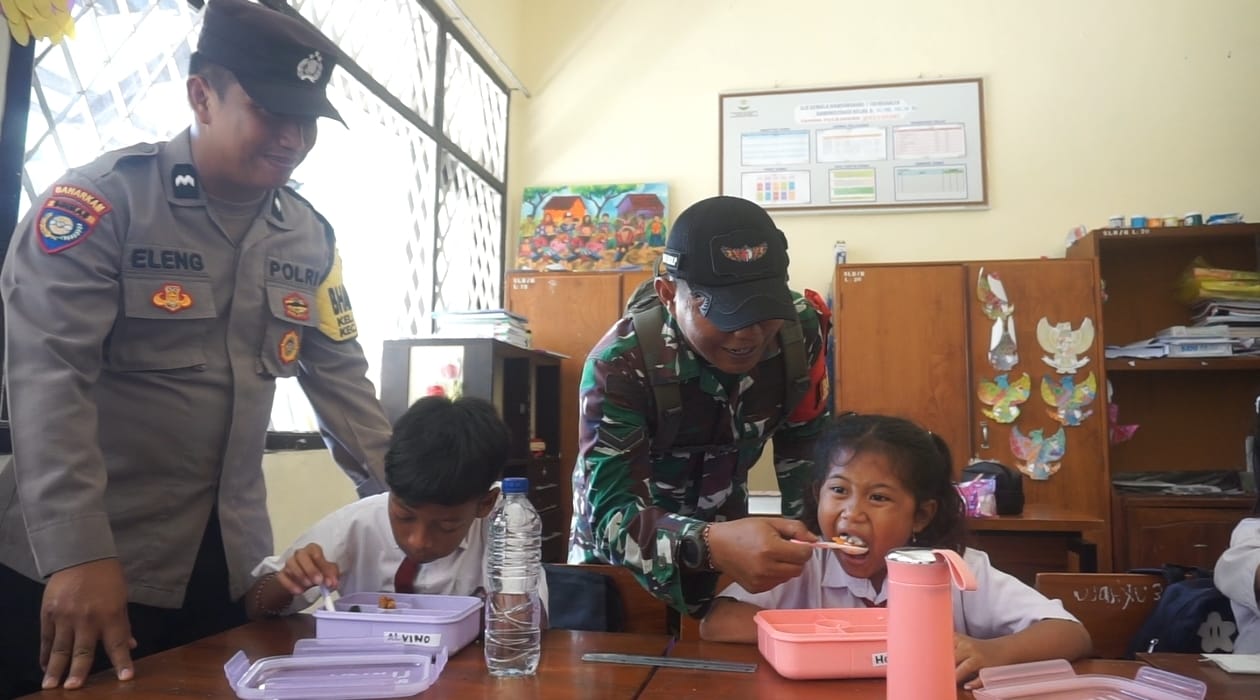 You are currently viewing TNI-Polri Hadir! Semangati Anak SLB Trenggalek untuk Masa Depan Gemilang