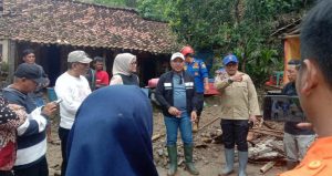 Read more about the article Wakil Bupati Lampung Selatan Tinjau Lokasi Banjir
