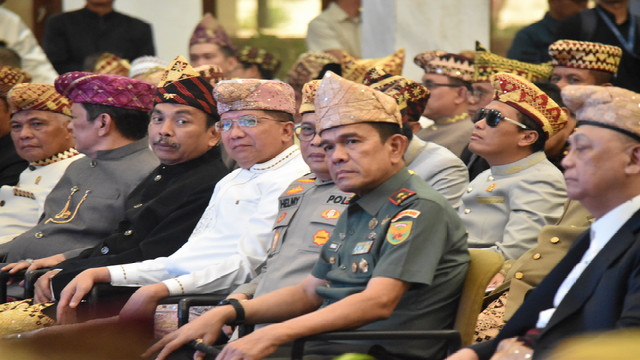 Read more about the article Danrem 043/Gatam Berikan Apresiasi Pelestarian Adat, Tradisi Budaya Lampung