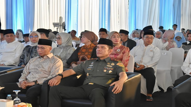 You are currently viewing Danrem 043/Gatam Hadiri Buka Bersama