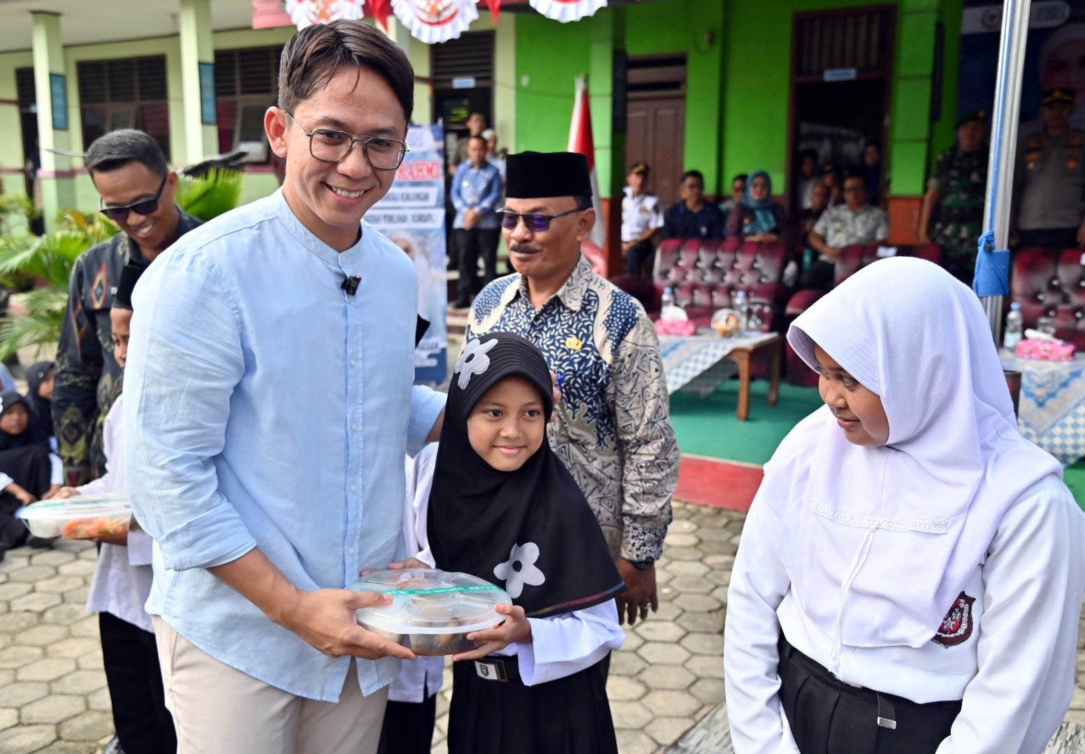 You are currently viewing Siswa SDN 1 Sidorejo Antusias Sambut Makan Bergizi Gratis Program Presiden Prabowo