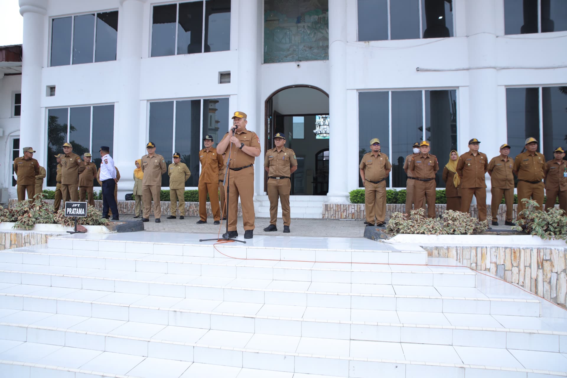 You are currently viewing Sekda Pimpin Apel Gabungan di lingkungan Pemerintah Kabupaten Asahan