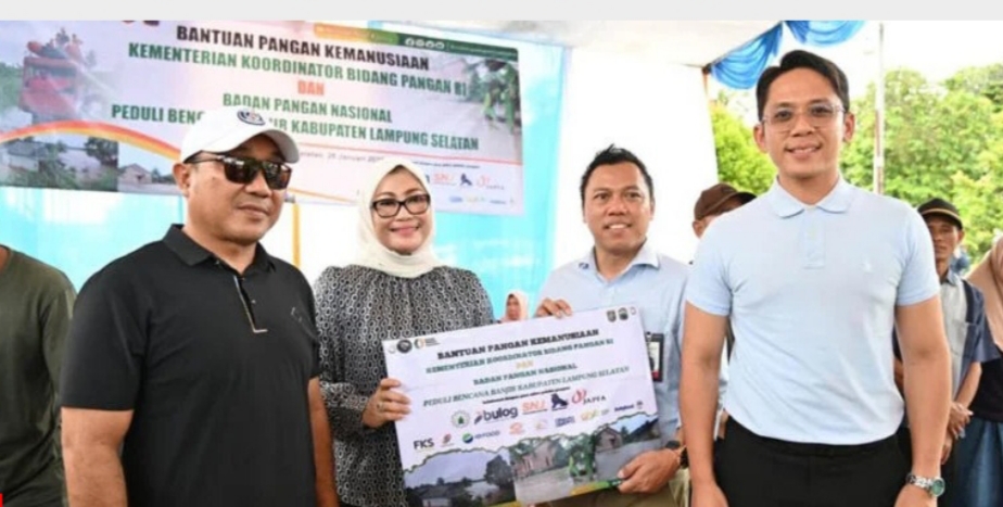 You are currently viewing Korban Banjir di Tiga Kecamatan di Lampung Selatan Terima Bantuan