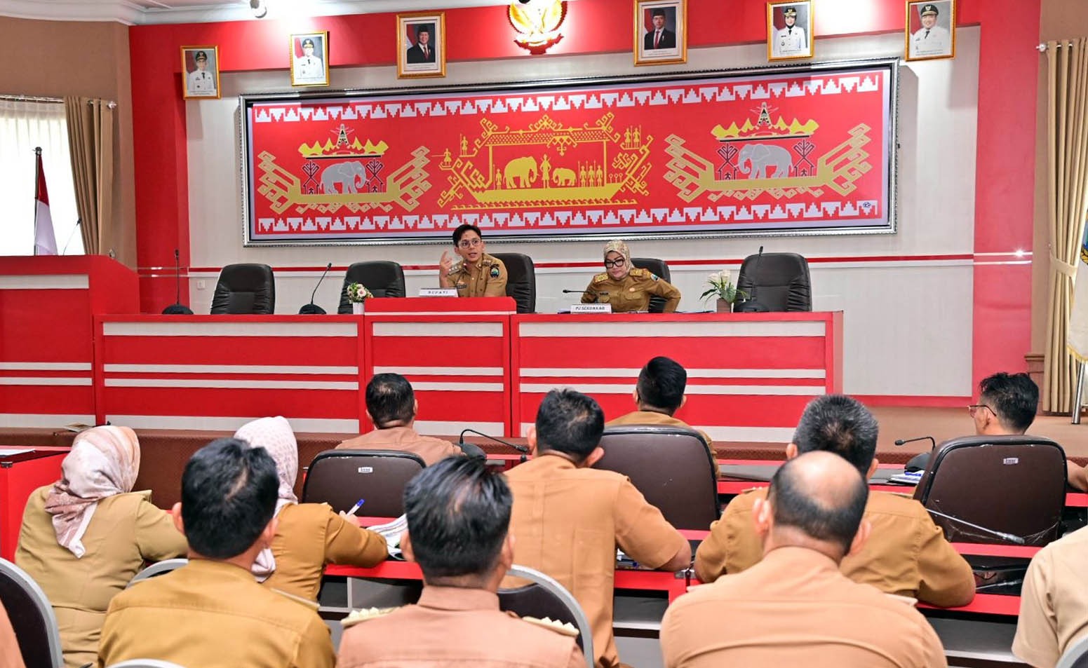 You are currently viewing Bupati Egi Minta Kebersihan dan Kenyamanan Pasar Tradisional Ditata Lebih Baik