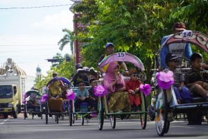 Read more about the article TK Kartika IV-21 Kodim 0803/Madiun Pawai Becak Meriahkan Hari Kartini