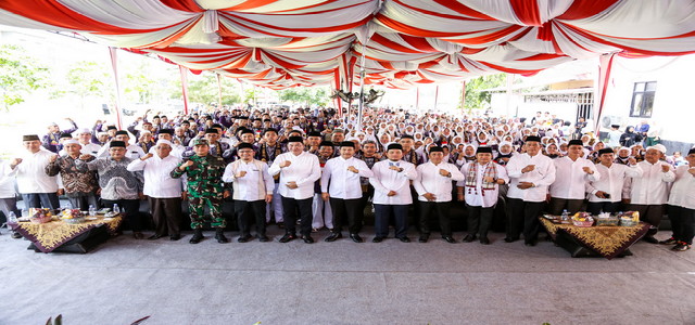 You are currently viewing Bupati H M Toha Bersama Wabup Rohman Lepas Ratusan CJH 2025