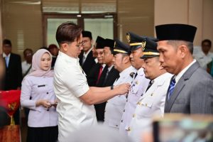 Read more about the article Lantik Delapan Pejabat Administrator, Bupati Egi: Pejabat Jangan Anti Kritik