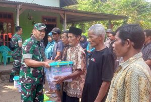 Read more about the article Kodim 0806/Trenggalek Salurkan Bantuan Korban Longsor Desa Depok