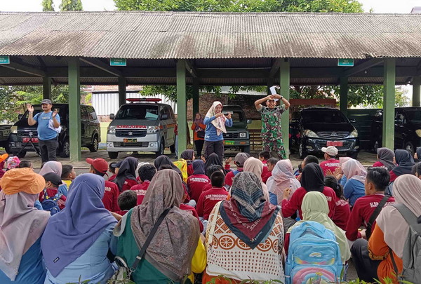 You are currently viewing Semangat Nasionalisme Tumbuh di Hati Siswa SLB Trenggalek