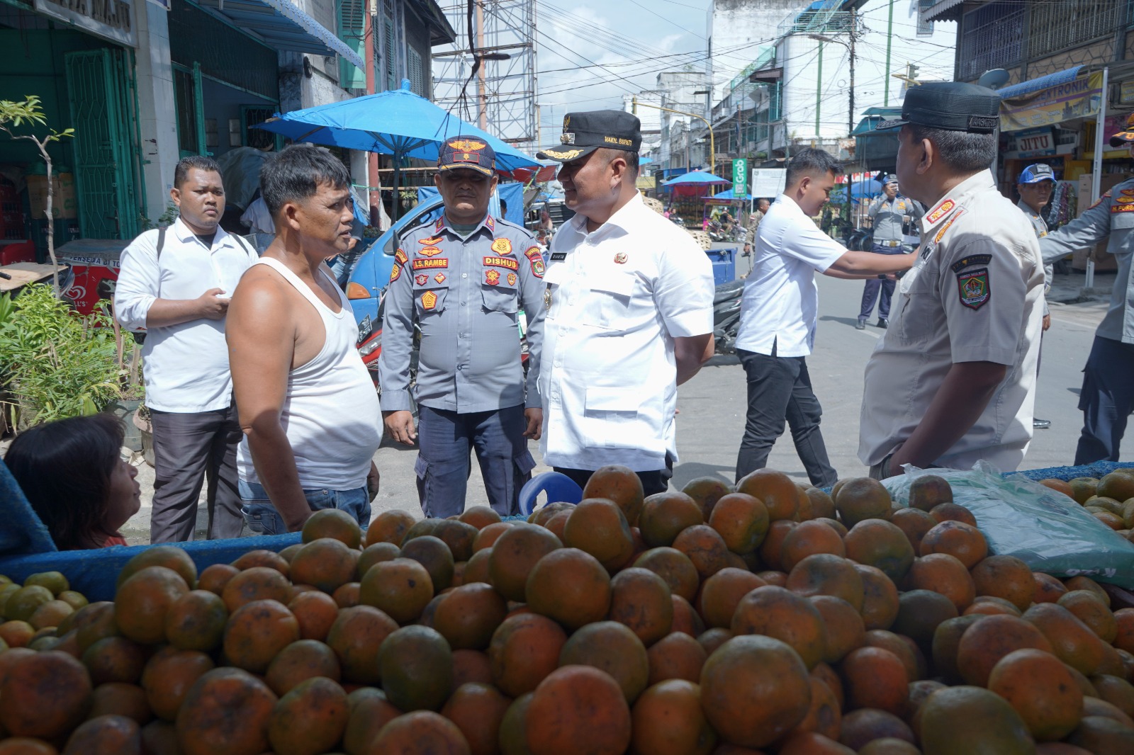 Read more about the article Wakil Bupati Asahan Sidak Pasar Inpres Kisaran Minta Pedagang Tidak Gunakan Ruas Jalan