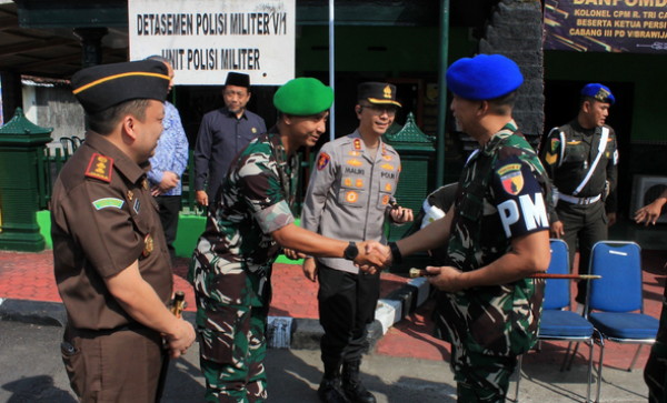 You are currently viewing Danpomdam V/Brawijaya Kunjungi Trenggalek, Perkuat Sinergi TNI dan Forkopimda Keamanan