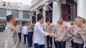 Read more about the article Kunjungan SPDB Brigjen Pol (P) Drs. Pangeran Edward Syah Pernong di Polrestabes Surabaya