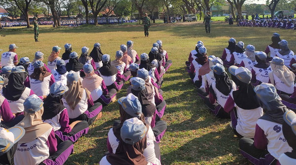 You are currently viewing Sekolah Bangga Siswanya Dilatih PBB oleh Kodim Ponorogo