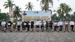 Read more about the article Bupati Egi Tanam Jagung