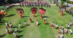 Read more about the article Tarian Reog Meriahkan Pengibaran Massal Bendera Merah Putih Kodim Ponorogo