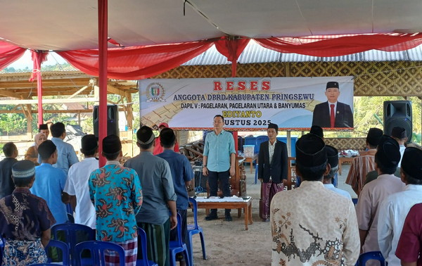 You are currently viewing Anggota DPRD Ediyanto Gelar Reses dengan Pengajian dan Doa