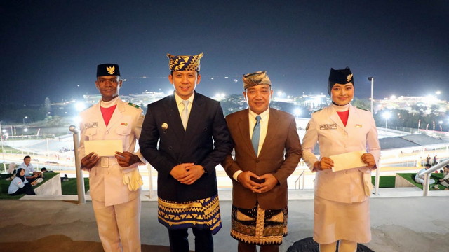 You are currently viewing Paskibraka Tuntaskan Tugas, Bupati Egi: Jadikan Bekal Masa Depan