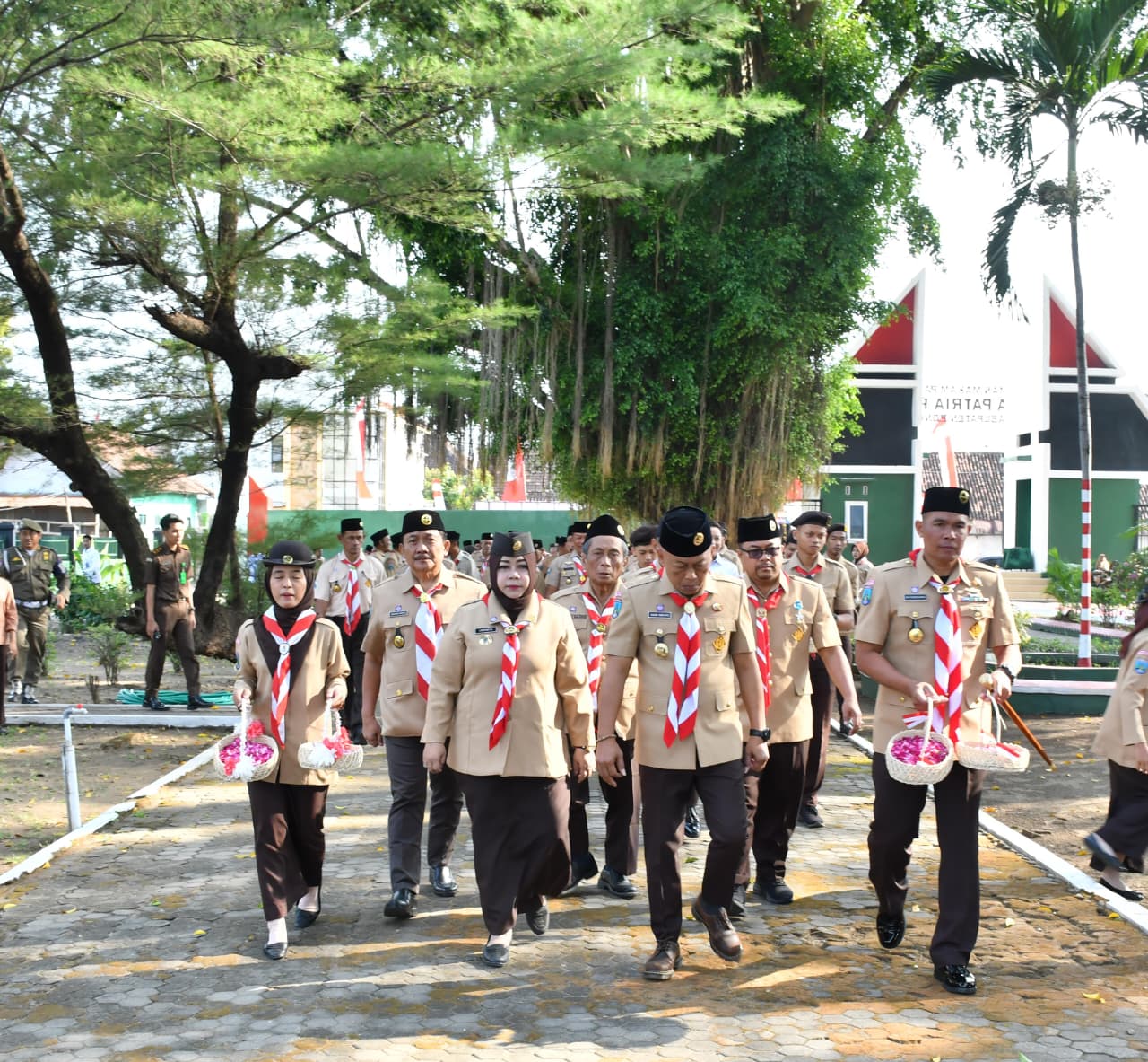 You are currently viewing Peringati Hari Pramuka ke 64, Dandim Ponorogo Pimpin Ziarah Rombongan