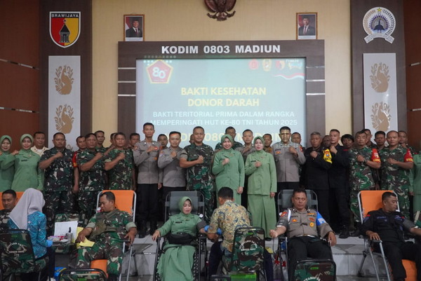 Read more about the article Rayakan HUT ke-80 TNI, Kodim 0803/Madiun Tebar Kepedulian Lewat Donor Darah