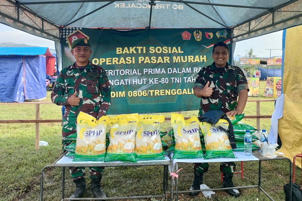 You are currently viewing HUT ke-80 TNI, Kodim Trenggalek Gelar Pasar Murah Beras SPHP di Tengah Tradisi Katobilan