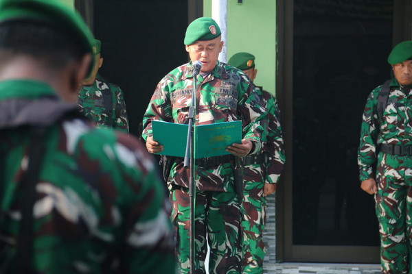 You are currently viewing Kasdim 0803/Madiun Pimpin Upacara Bendera, Tekankan Disiplin dan Dedikasi Prajurit