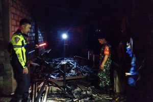 Read more about the article TNI-Polri dan Damkar Sigap Padamkan Kebakaran di Malam Panik Ngulanwetan