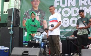 Read more about the article Padati Ruas Jalan Depan Makodim Tulungagung, Ribuan Warga Meriahkan Fun Run HUT ke-80 TNI