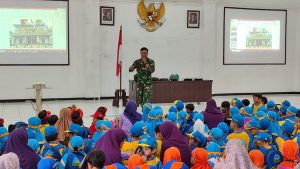 Read more about the article Ratusan Anak TK Kunjungi Kodim Tulungagung, Belajar dan Kenali Dunia TNI AD