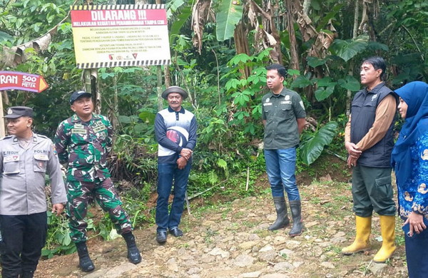 You are currently viewing Sinergi TNI-Polri dan Pemerintah Trenggalek Jaga Hutan Dongko dari Penambangan Ilegal