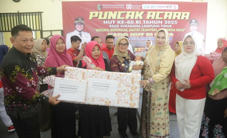 You are currently viewing RSUD Sukadana Meriahkan HUT RI ke-80, Bupati Berikan Kado Istimewa Bayi Lahir di Hari Kemerdekaan