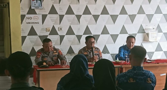 Read more about the article Jaga Sinergisitas Kapolsek Blambangan Umpu, Anjangsana ke Kantor Camat Negeri Agung