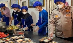 Read more about the article Security Food MBG di Banjit, Sidokkes Polres Way Kanan Pastikan Menu Makanan Siap Disajikan