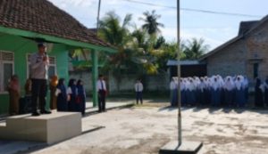 Read more about the article Kanit Binmas Polsek Buay Bahuga Himbau Pelajar SMK Al-Hikmah Istiqomah, Hindari Bullying