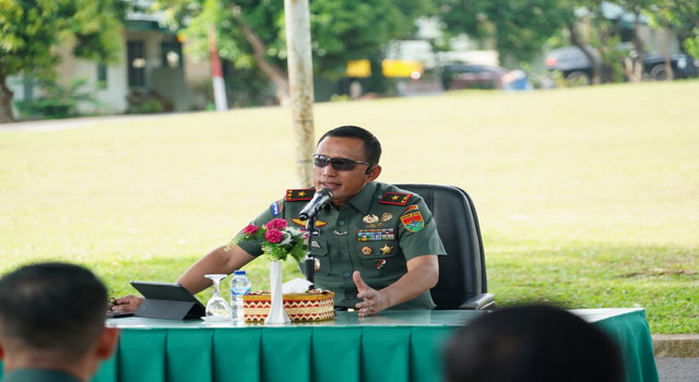 You are currently viewing Danrem 043/Gatam Sampaikan Arahan kepada Prajurit dan PNS