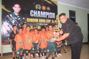 Read more about the article Drama Adu Penalti Bawa MI Al Huda Rejowinangun Angkat Trofi Dandim Cup U-10 Ke-2 di Trenggalek