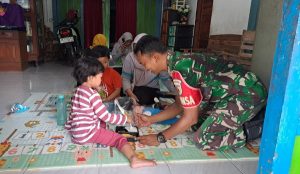 Read more about the article Babinsa Desa Bener Dampingi Kegiatan Posyandu