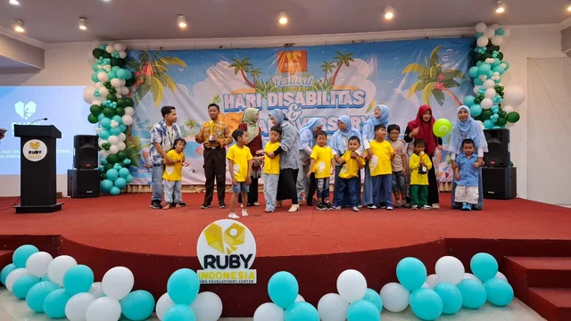 Read more about the article Setiap Anak Bersinar: Anak Berkebutuhan Khusus Bojonegoro Tampil di Ruby Kids Anniversary