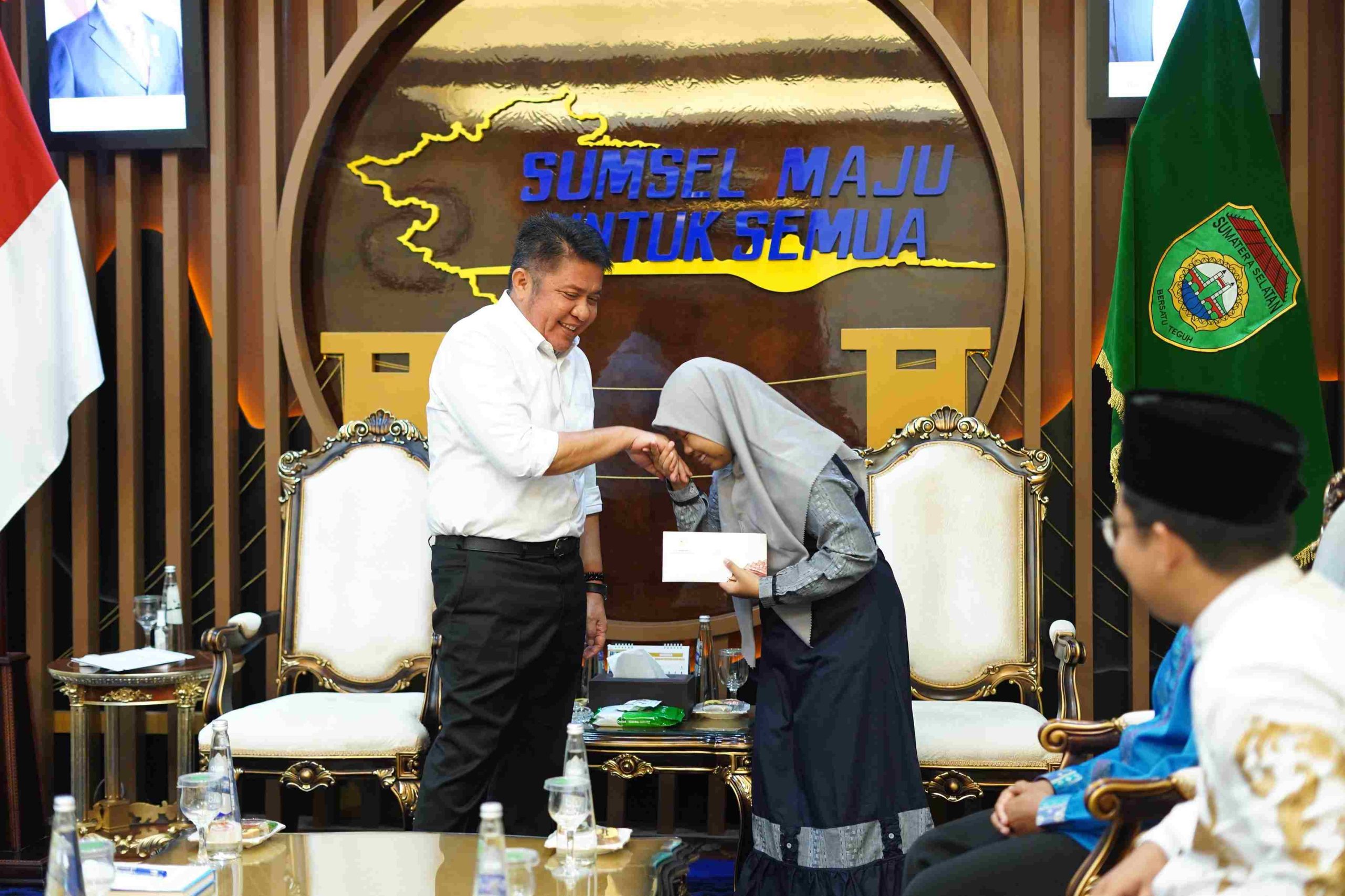 Read more about the article Gubernur Herman Deru Terima Audiensi Wakil Indonesia di MTQ Internasional Qatar