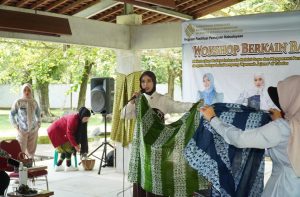 Read more about the article Workshop Berkain Batik di Tubaba Dorong Pelestarian Budaya dan Peran Pemuda